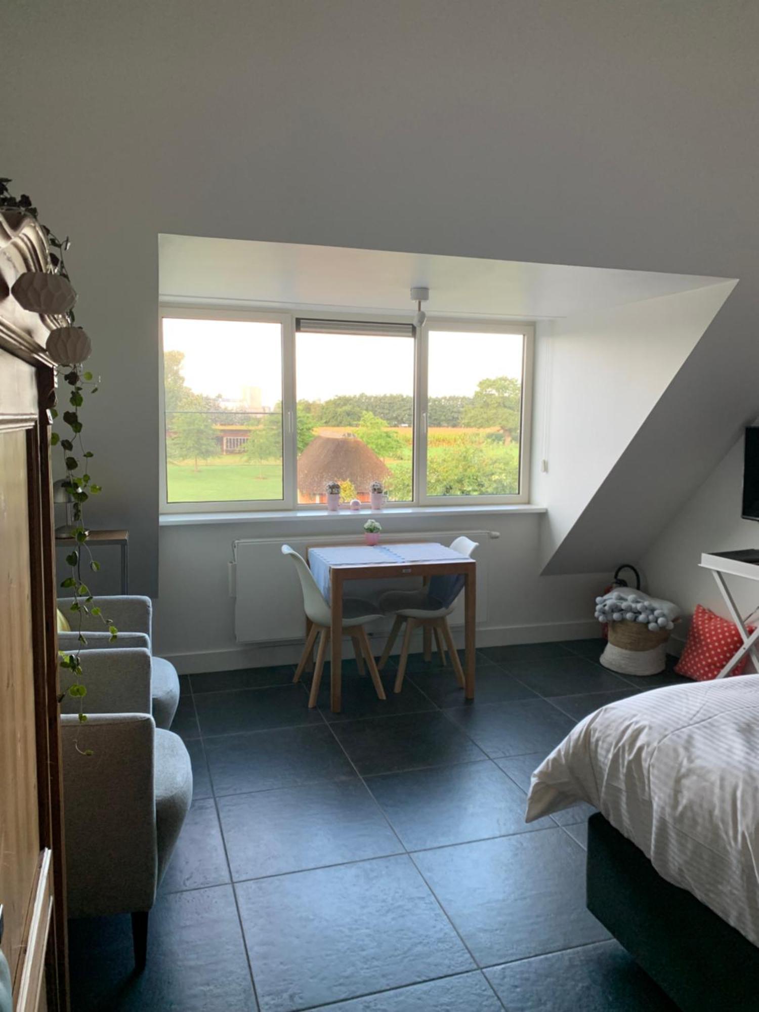Bed and Breakfast De Moeraseik Zele Экстерьер фото